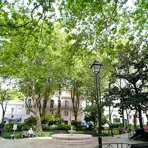 Bright And Sunny Apartment Lissabon